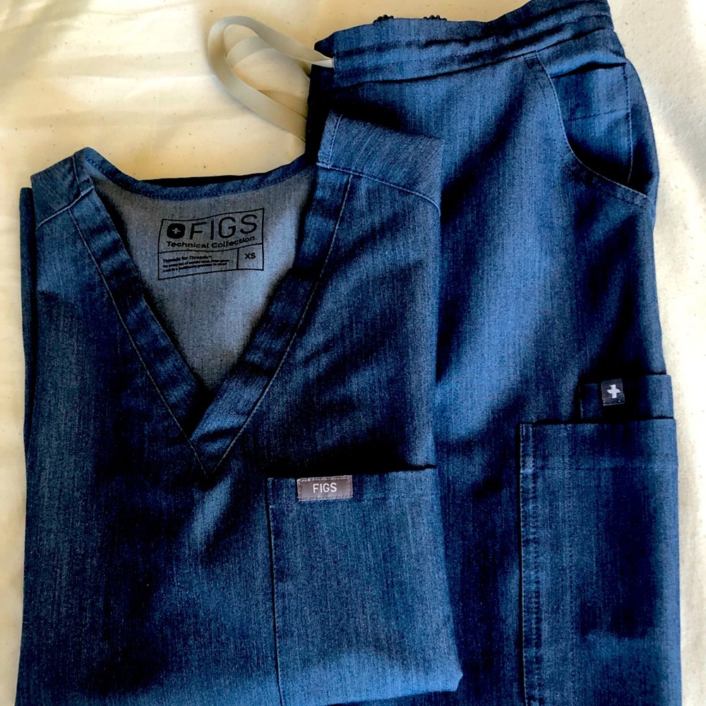 Figs scrub set: Heather denim Catarina top-XS, Heather denim Yola pants-XS reg